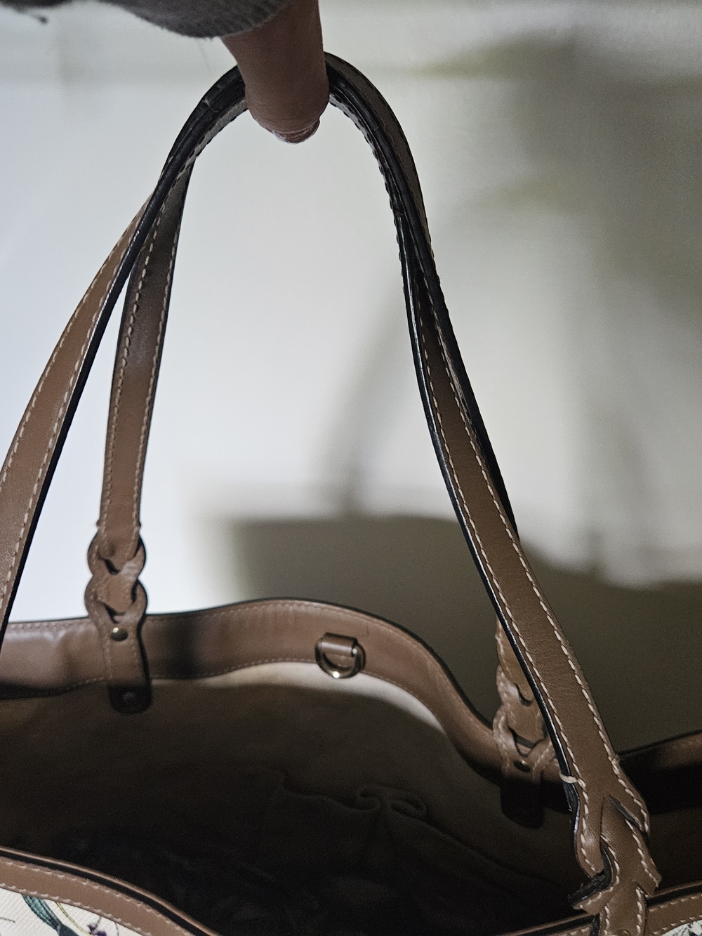 GUCCI!! Rare, Gorgeous, Gucci Floral Canvas Tote Bag with Brown Trim - Picture 5 of 16